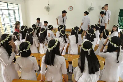 Áo dài trắng thuần Việt lớp học [SMVSLI]