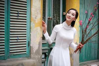 Vẻ đẹp áo dài áo dài trắng hút hồn hoa đào [RVX53R]