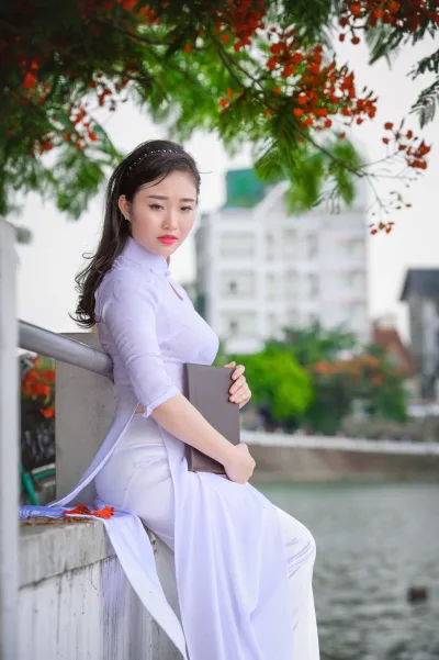 Áo dài trắng nữ nhân sức hút quý phái [QFGCA5]