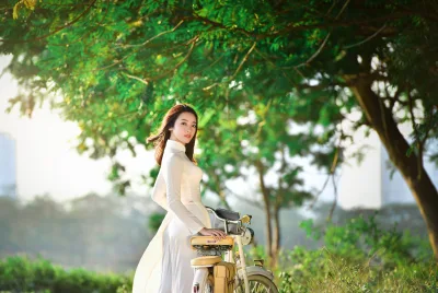 Hot girl áo dài trắng vẻ đẹp Việt Nam xe đạp [GLG7IO]
