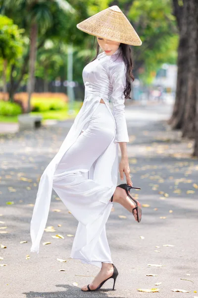 Áo dài trắng ảnh nền nón lá nổi bật [KW35AF]