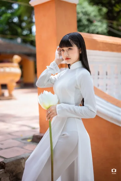 Áo dài trắng nền nã hoa [HPLSQI]