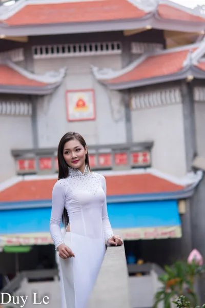 Áo dài trắng đằm thắm thướt tha [6H3YWR]