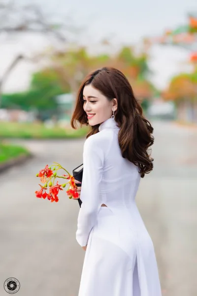 Áo dài trắng thướt tha [UO7KYO]