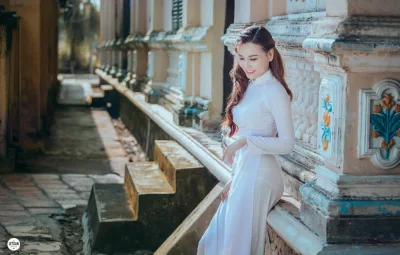Áo dài trắng lễ chùa thướt tha [XNPCMU]