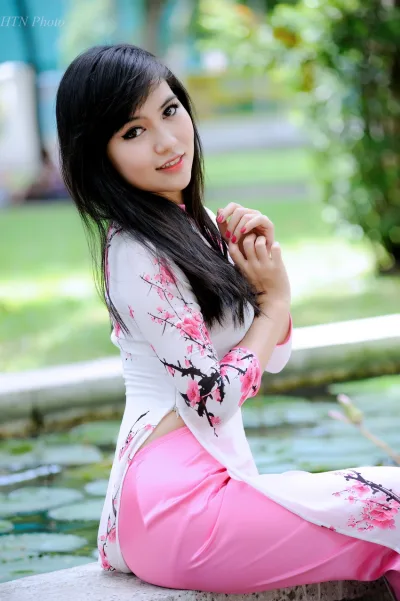 Nhẹ nhàng áo dài hồng [9PRN6N]