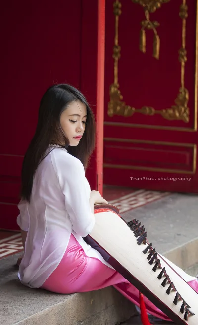 Hot girl áo dài trắng truyền thống [ASDXZE]