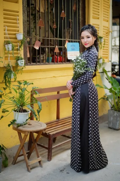 Áo dài đen hình ảnh ấn tượng [LLOX93]