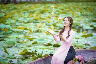 Áo dài hồng rạng rỡ hoa sen [HTSCC0]