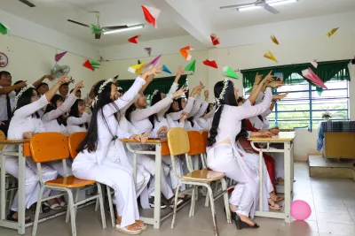Áo dài trắng girl xinh kỷ yếu hoài cổ [S3QHQV]