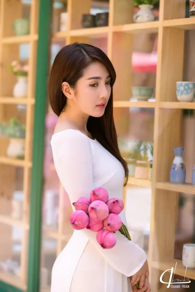 Áo dài trắng hài hòa [RHHKUX]