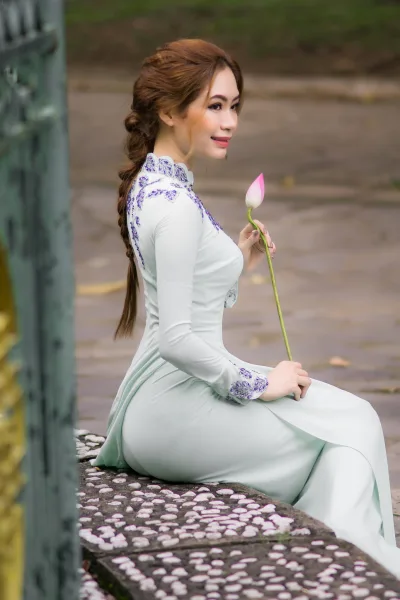 Áo dài xanh góc ngang thướt tha [QRI8DP]
