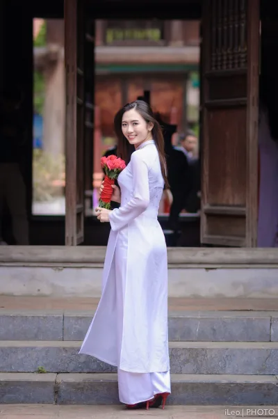 Áo dài trắng nhẹ nhàng [AVU4MR]