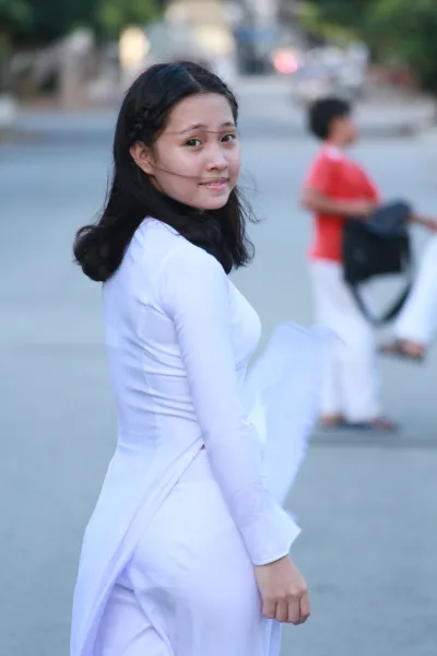 Áo dài trắng nữ sinh nhẹ nhàng [CI9VBF]