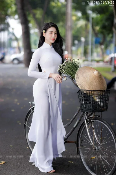 Áo dài trắng hình nền xe đạp thuần Việt [ILESEP]