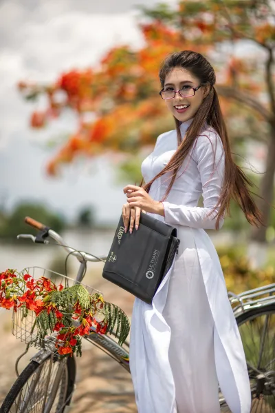 Ảnh áo dài trắng tinh tế xe đạp [L6WXED]