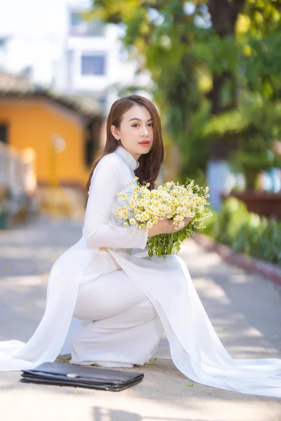 Mong manh áo dài trắng hoa [RNG67F]