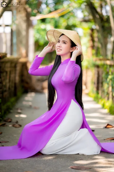 Áo dài trắng thanh nhã nón lá [UO6ECN]