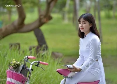 Áo dài trắng hoài cổ xe đạp [I8ELOX]
