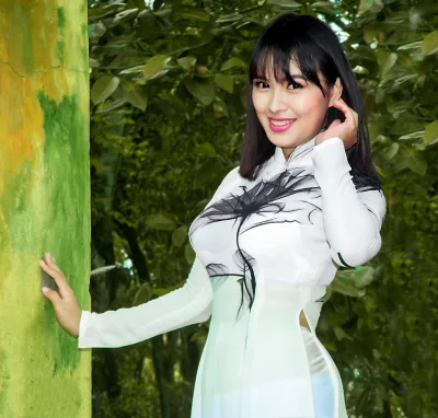 Girl xinh áo dài họa tiết mong manh [S9ZFQF]