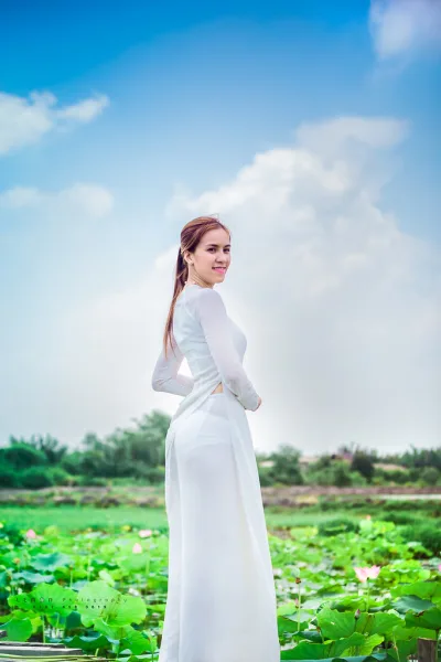 Dịu dàng áo dài trắng [COHOTQ]