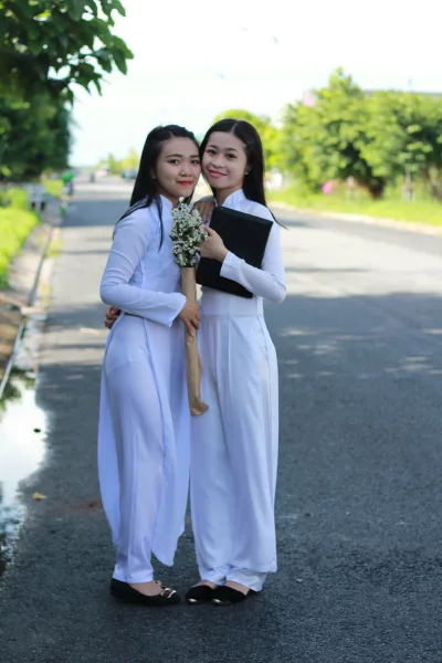 Áo dài trắng truyền thống nữ sinh mong manh [KKMKT5]