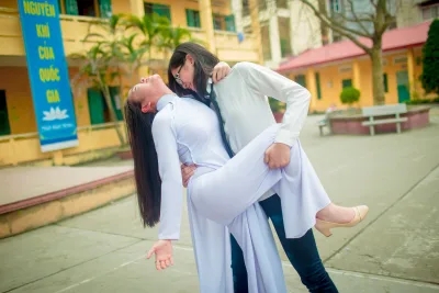 Hình nền áo dài trắng hài hòa chị chị em em [FUGYH2]
