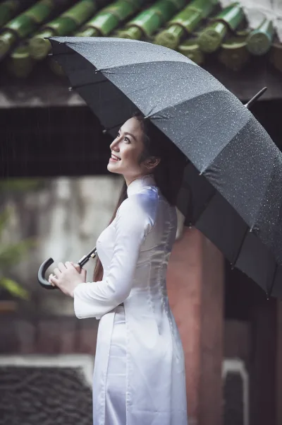 Hình ảnh áo dài trắng cuốn hút thướt tha [GD1RLW]