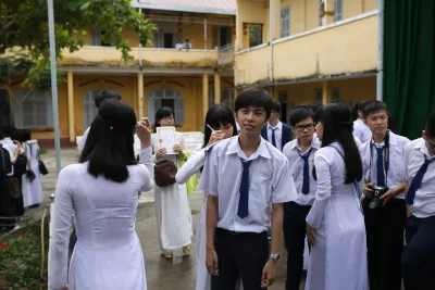 Cuốn hút áo dài trắng sân trường [GS0VPO]
