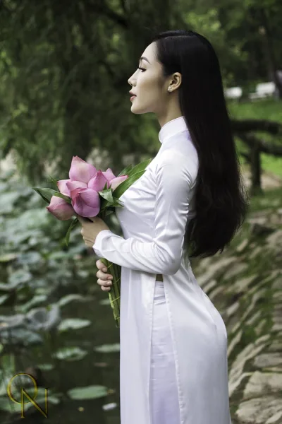 Tinh tế áo dài trắng cổ kính [24TIIS]