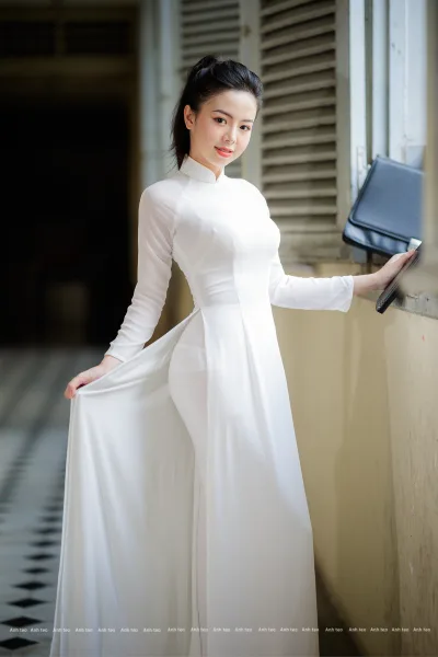 Áo dài trắng thanh tao [ZLTOQ2]