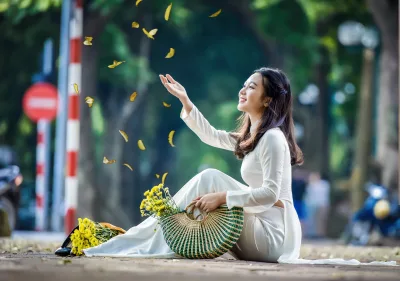 Nữ nhân áo dài trắng kiêu sa hoa [RRIYVP]