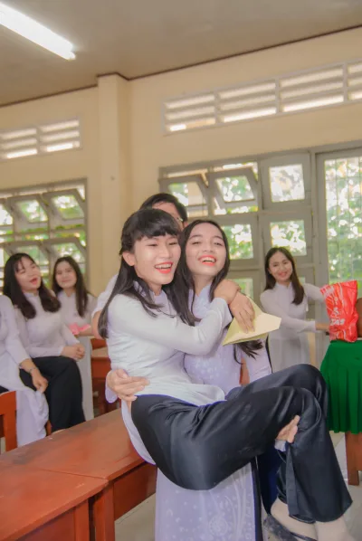 Áo dài trắng truyền thống bồng bế đằm thắm [RTB9OA]