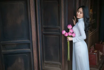 Áo dài trắng cổ kính tinh tế [YEB8Z5]