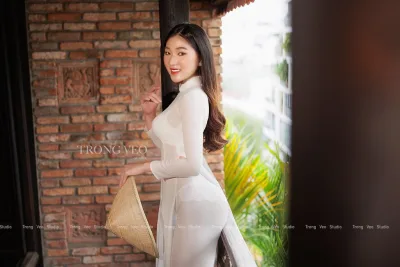 Áo dài trắng ảnh nền trong veo studio vẻ đẹp Việt Nam [CYSTAH]