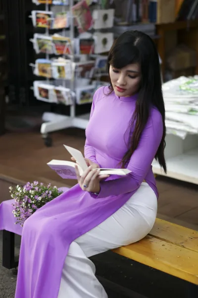 Duyên dáng áo dài tím thướt tha [1VZOIH]