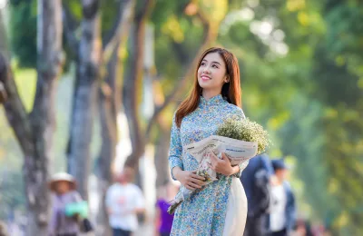 Rửa mắt với ảnh áo dài trắng duyên dáng áo dài trắng [RMUSNF]