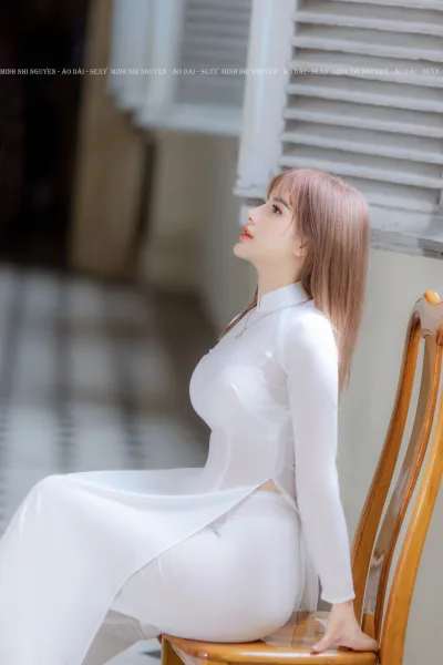 Áo dài trắng thanh lịch [S87OQF]