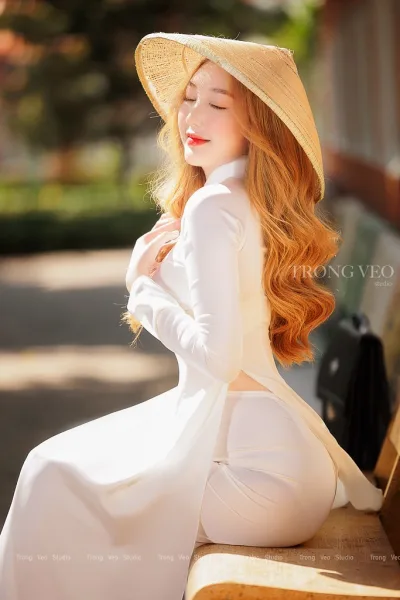 Áo dài trắng nữ nhân trong veo studio thanh xuân [AP63F2]