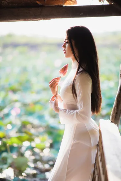 Hiện đại áo dài trắng hoa sen [RNFA0F]