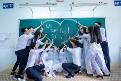 Áo dài trắng vẻ đẹp áo dài lớp học duyên dáng [EHJORA]