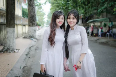Áo dài trắng trang nhã chị chị em em [XDXKZP]