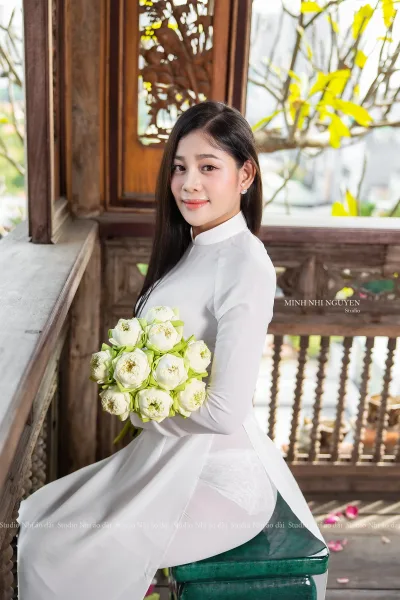 Áo dài trắng đậm chất Việt hoa [NTUAMF]