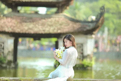 Hình nền áo dài trắng sang trọng bên h? [HNVX9S]