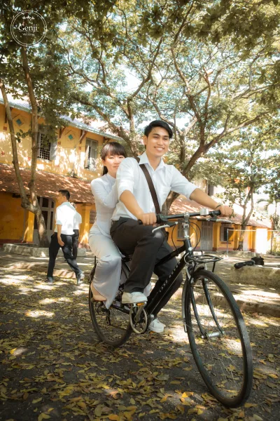 Cổ điển áo dài trắng xe đạp [NUP8YY]