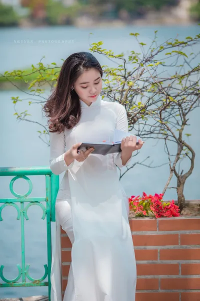 Bộ sưu tập áo dài trắng sang trọng cặp táp [BERFMW]