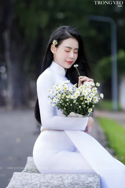 Thiếu nữ áo dài trắng nữ tính hoa [EBGHGO]