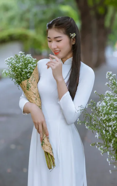 Áo dài trắng hình nền hoa duyên thầm [GNGDLQ]