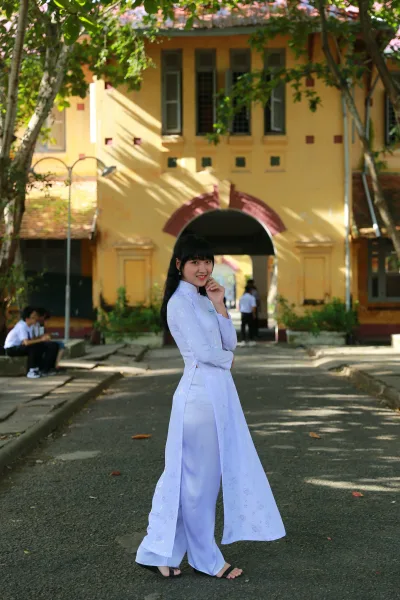 Áo dài trắng nữ sinh rạng rỡ [B4MZ4X]