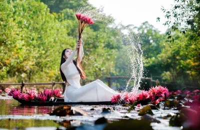 Áo dài trắng cổ điển hoa sen [YXMYXQ]